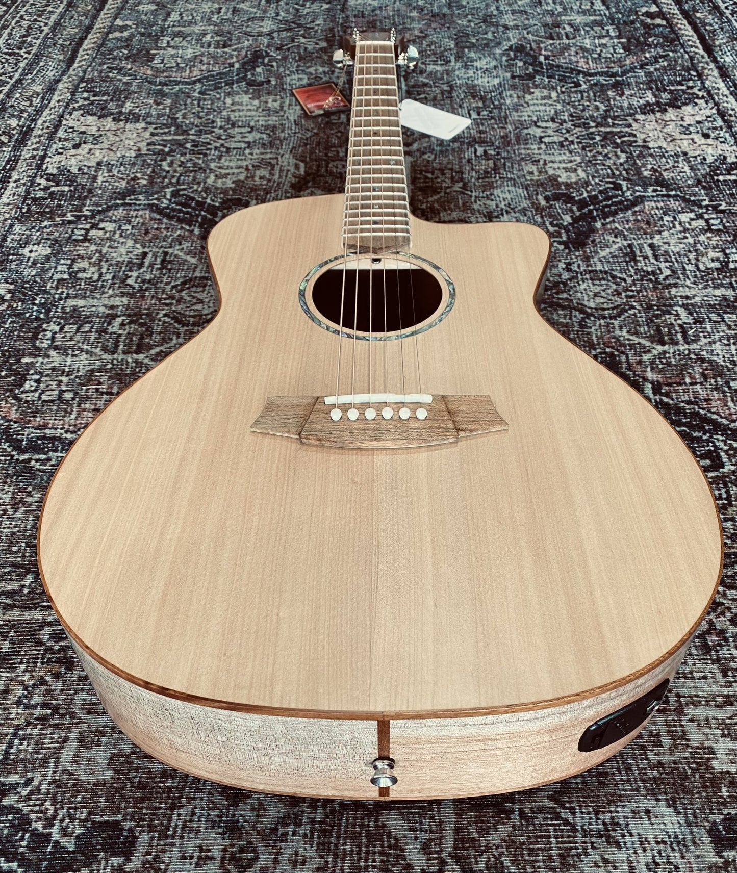 Cole Clark STUDIO Series Acoustic/Electric All Solid Bunya Face Queensland Maple back & sides