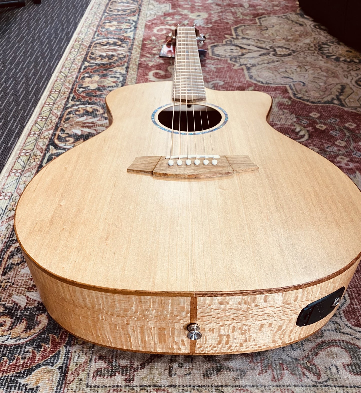 Cole Clark Studio Series AN1EC - All Solid Bunya Top and Silky Oak Back and Sides w/ Dlx Gigbag
