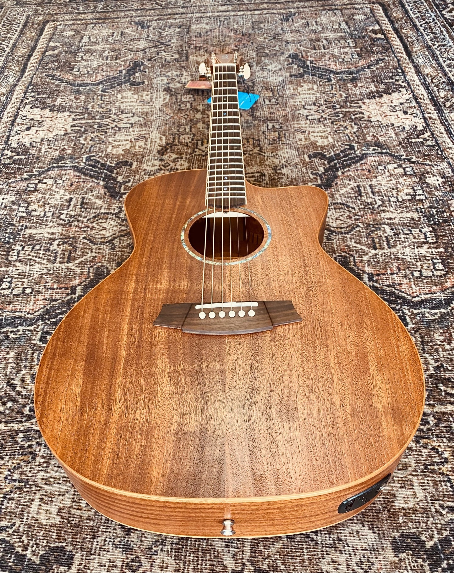 Cole Clark STUDIO Series Acoustic/Electric All Solid African Mahogany with Delux Gig Bag