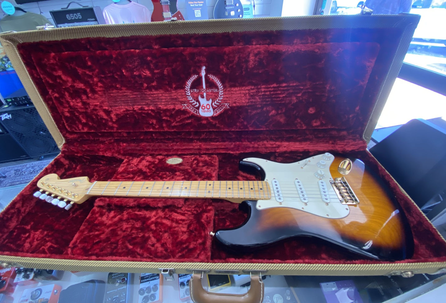 FENDER 60TH ANN STRATOCASTER W/ CASE SERIAL US13118335 - (Pre-Loved)