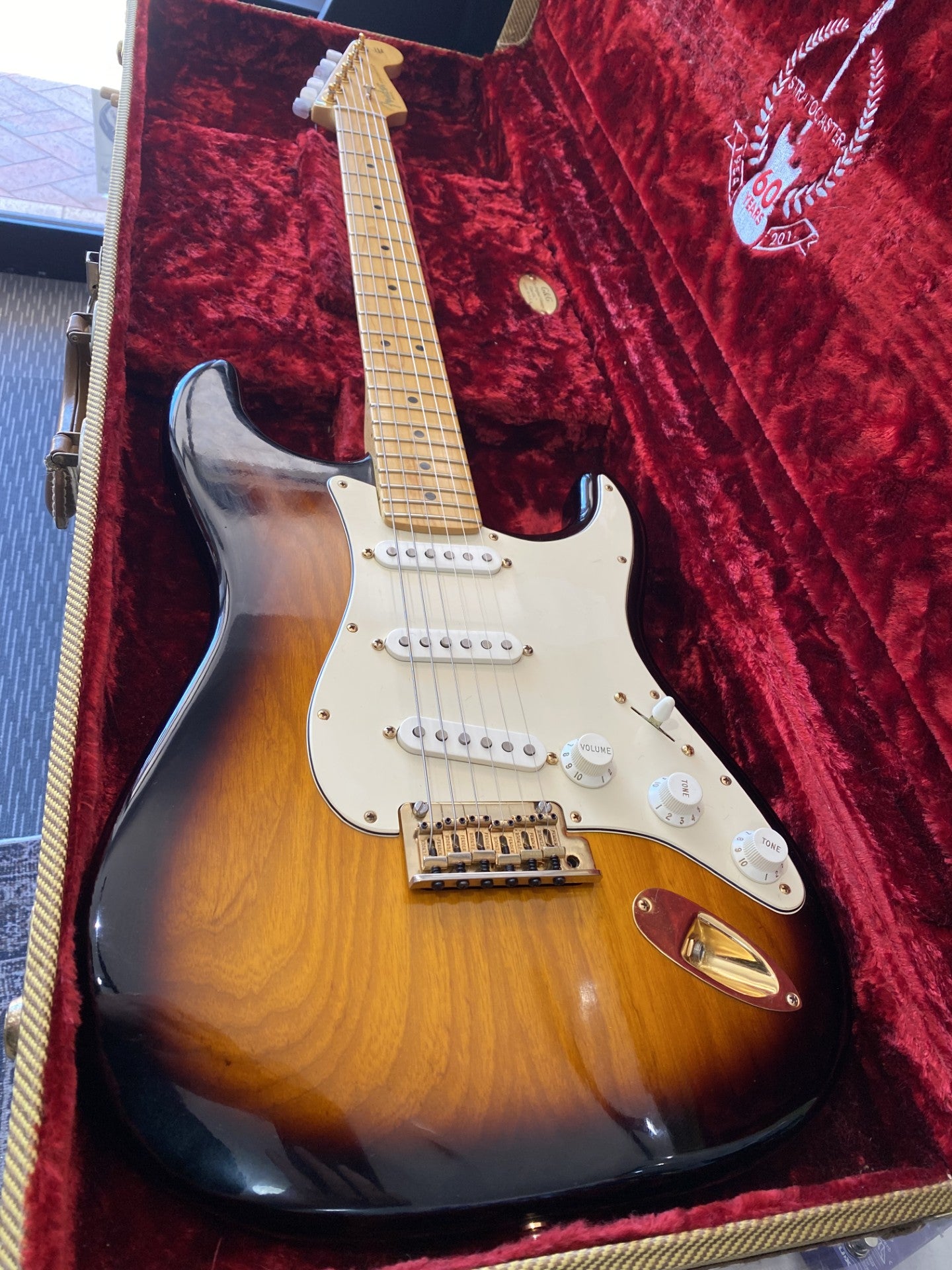 FENDER 60TH ANN STRATOCASTER W/ CASE SERIAL US13118335 - (Pre-Loved)