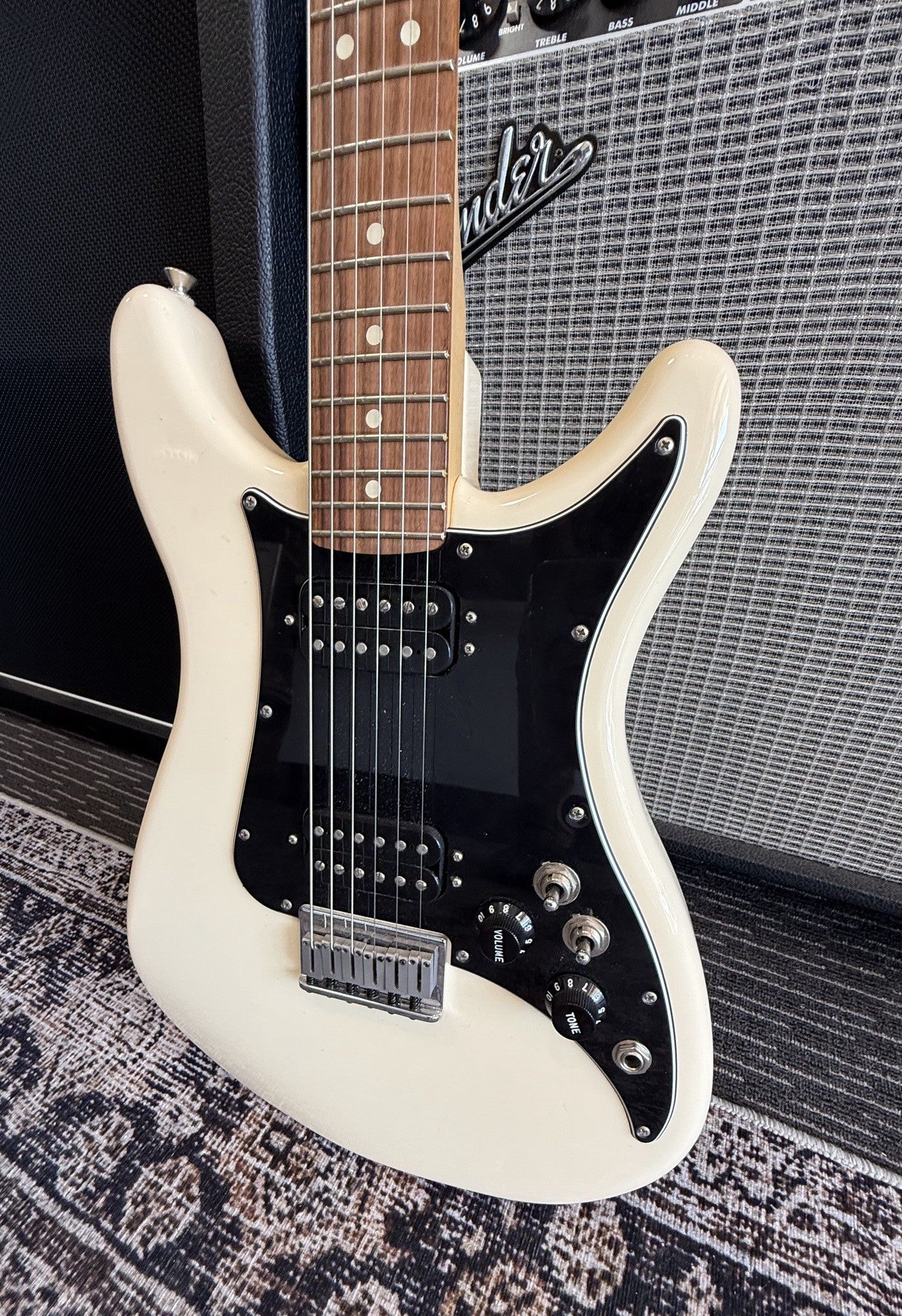 FENDER LEAD III ELECTRIC GTR WITH TWEED CASE (Pre-Loved)