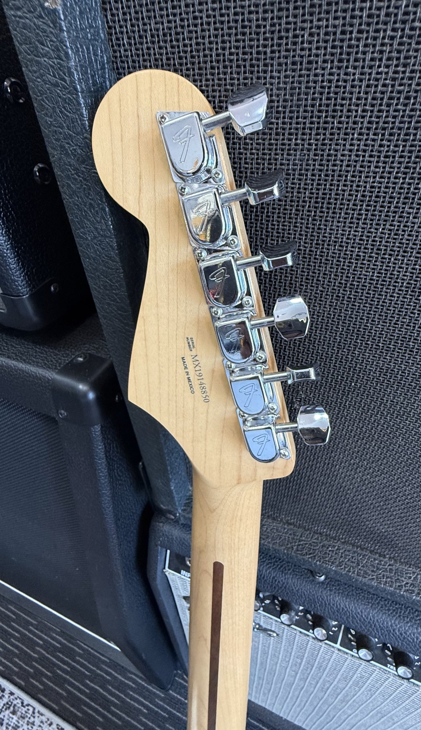 FENDER LEAD III ELECTRIC GTR WITH TWEED CASE (Pre-Loved)
