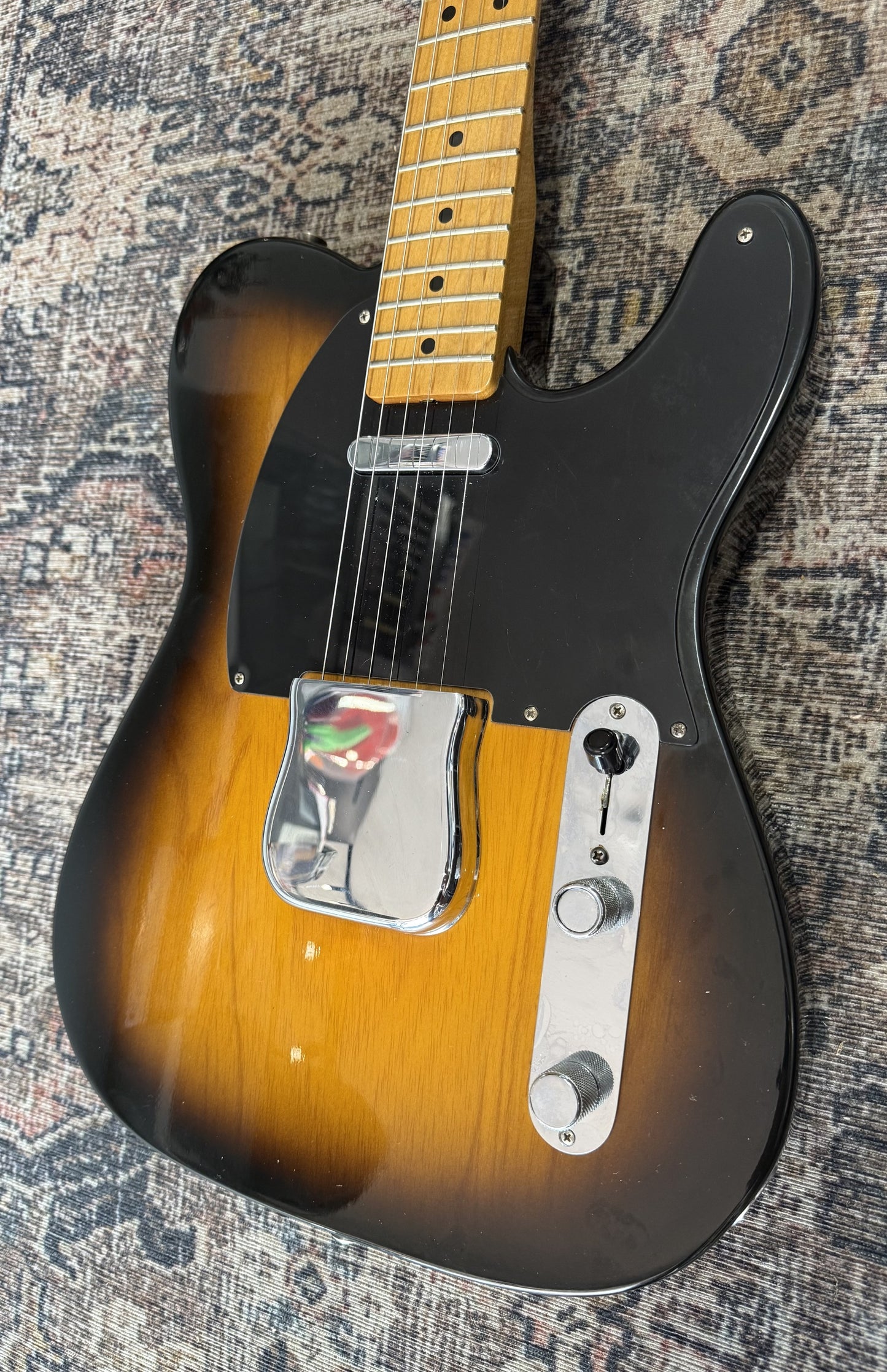 FENDER BAJA TELECASTER SUNBURST WITH CASE (Pre-Loved)