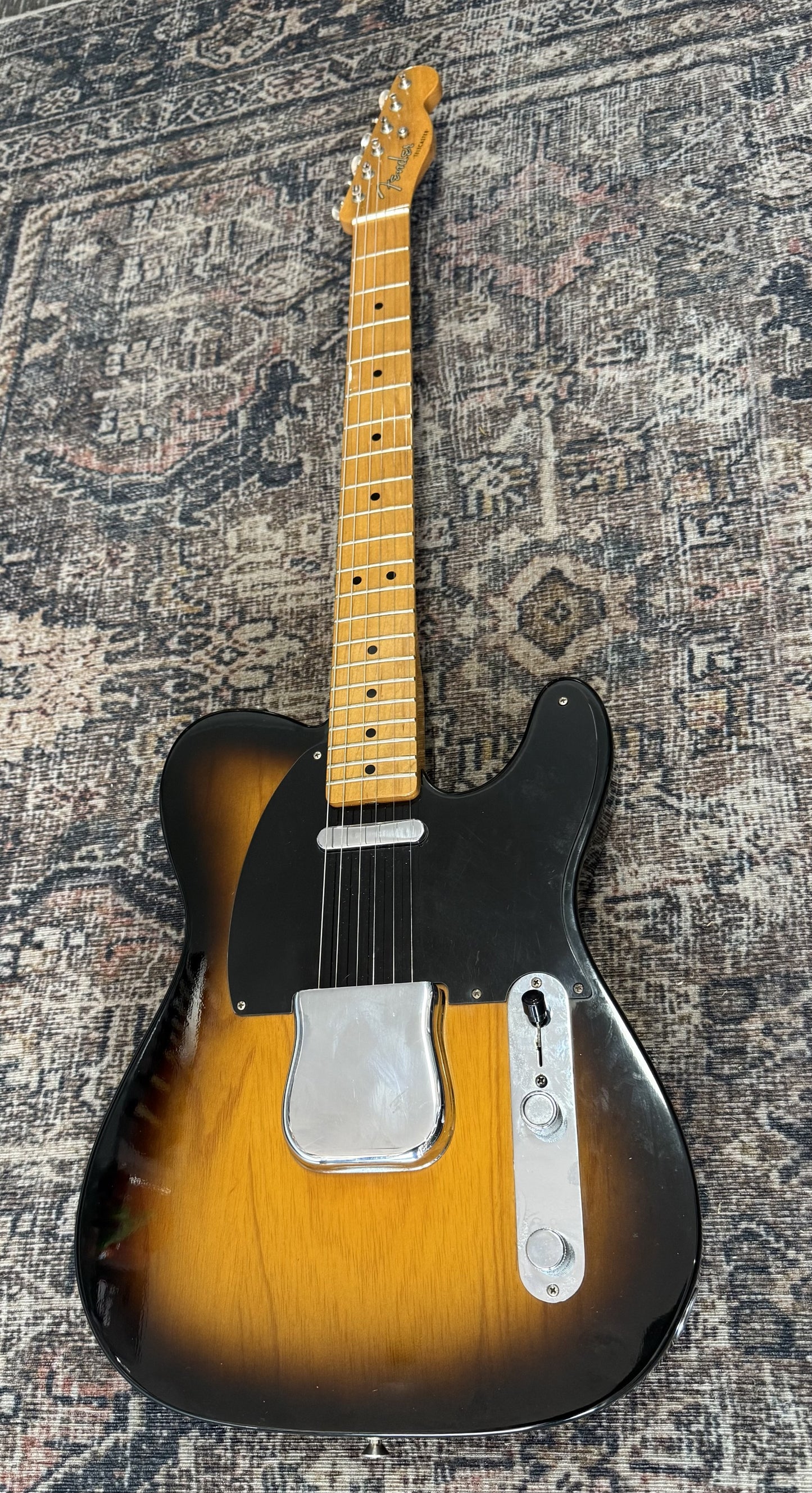 FENDER BAJA TELECASTER SUNBURST WITH CASE (Pre-Loved)