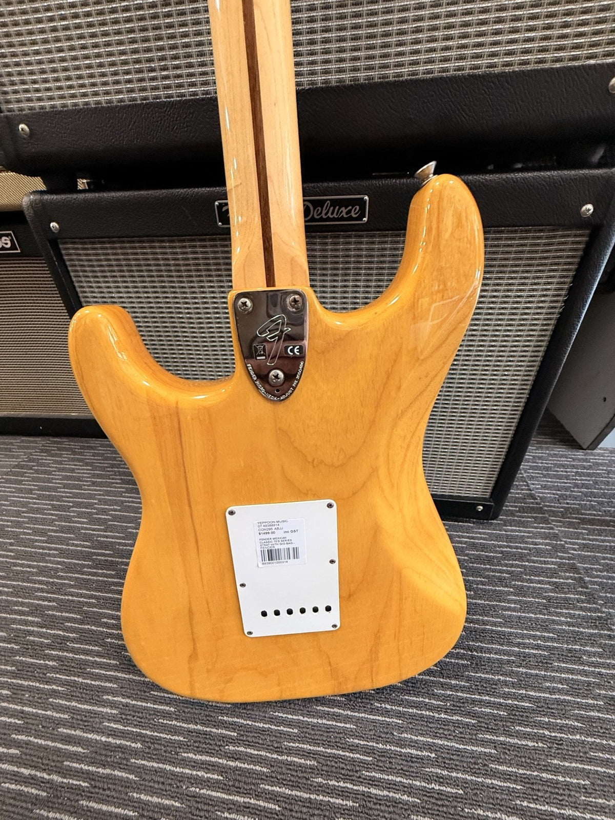 FENDER MEXICAN CLASSIC 70'S SERIES STRAT WITH GIG BAG - SECONDHAND