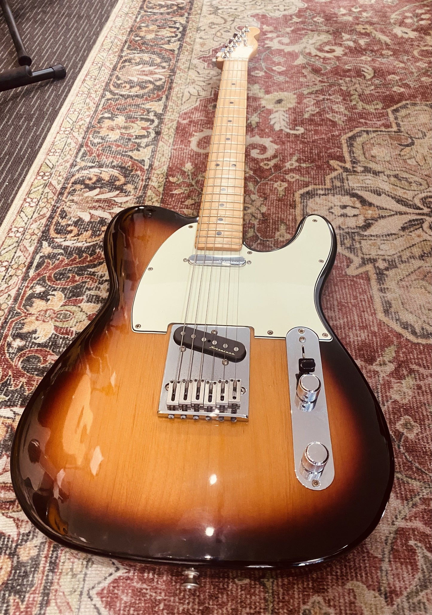 FENDER PLAYER PLUS TELE - SUNBURST W/ CASE (Pre-Loved)