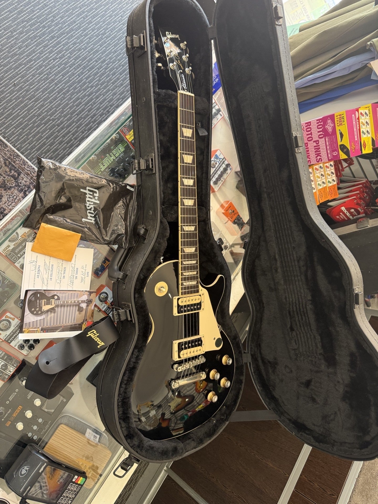 GIBSON LES PAUL CLASSIC - GLOSS BLACK MADE IN 2020/21
