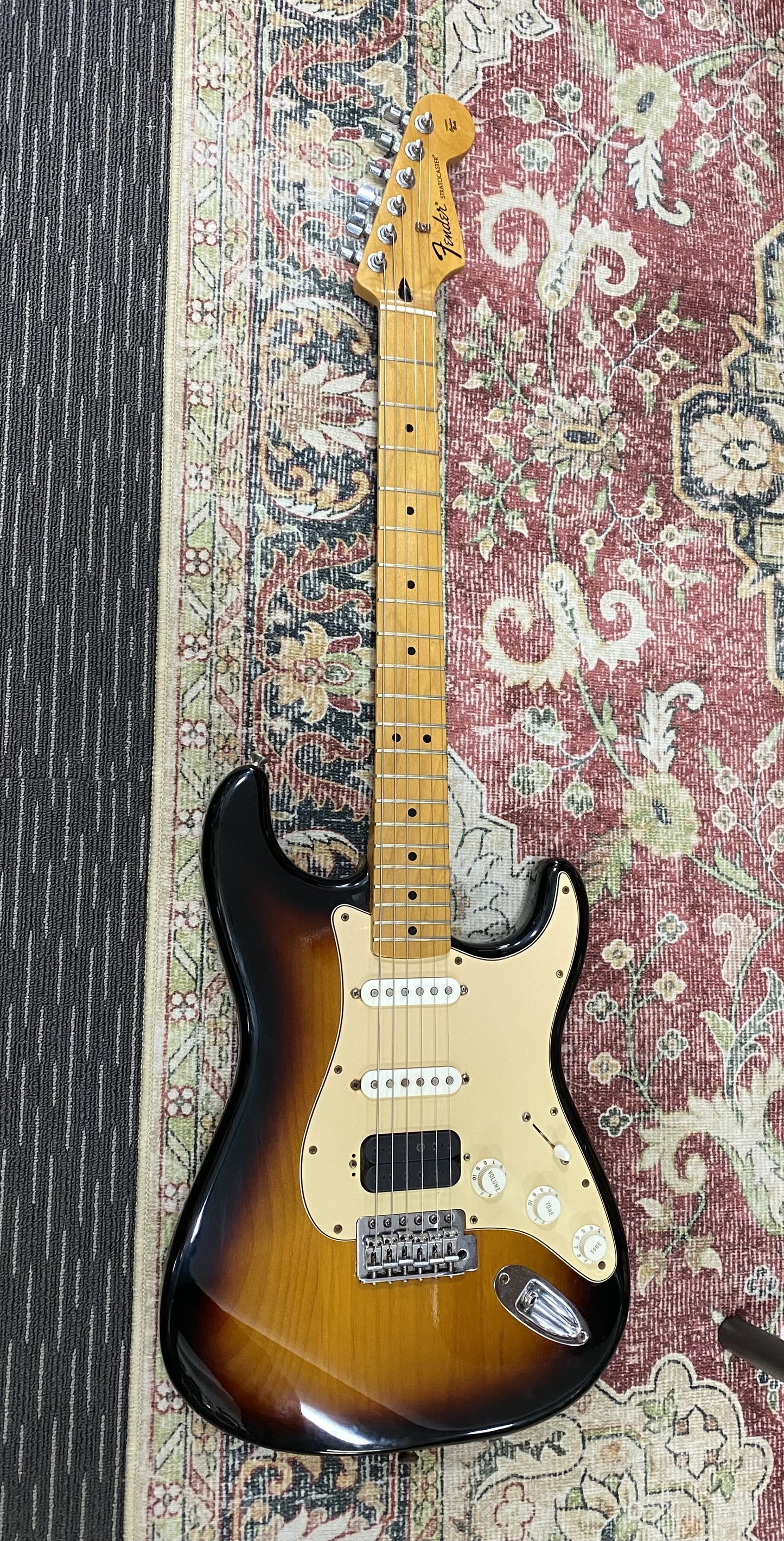 FENDER MEXICAN HSS STRAT WITH GIG BAG (Pre-Loved)