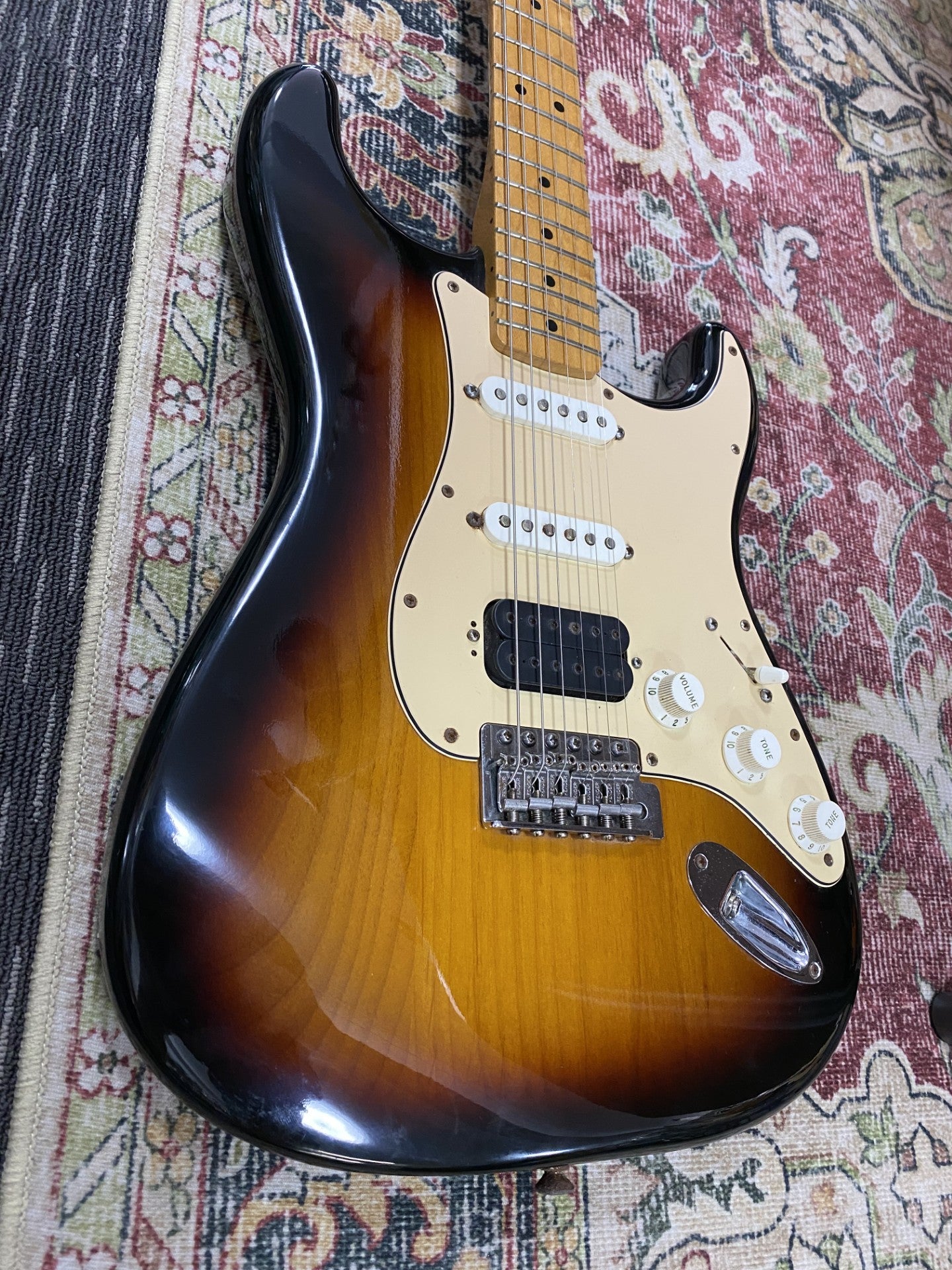 FENDER MEXICAN HSS STRAT WITH GIG BAG (Pre-Loved)