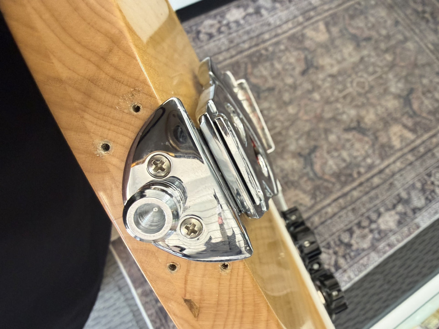 RICKENBACKER 330 MODEL IN MAPLEGLO FINISH - MADE IN 2008