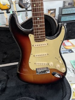 FENDER AMERICAN DELUXE 2007 STRATOCASTER SUNBURST W/CASE
