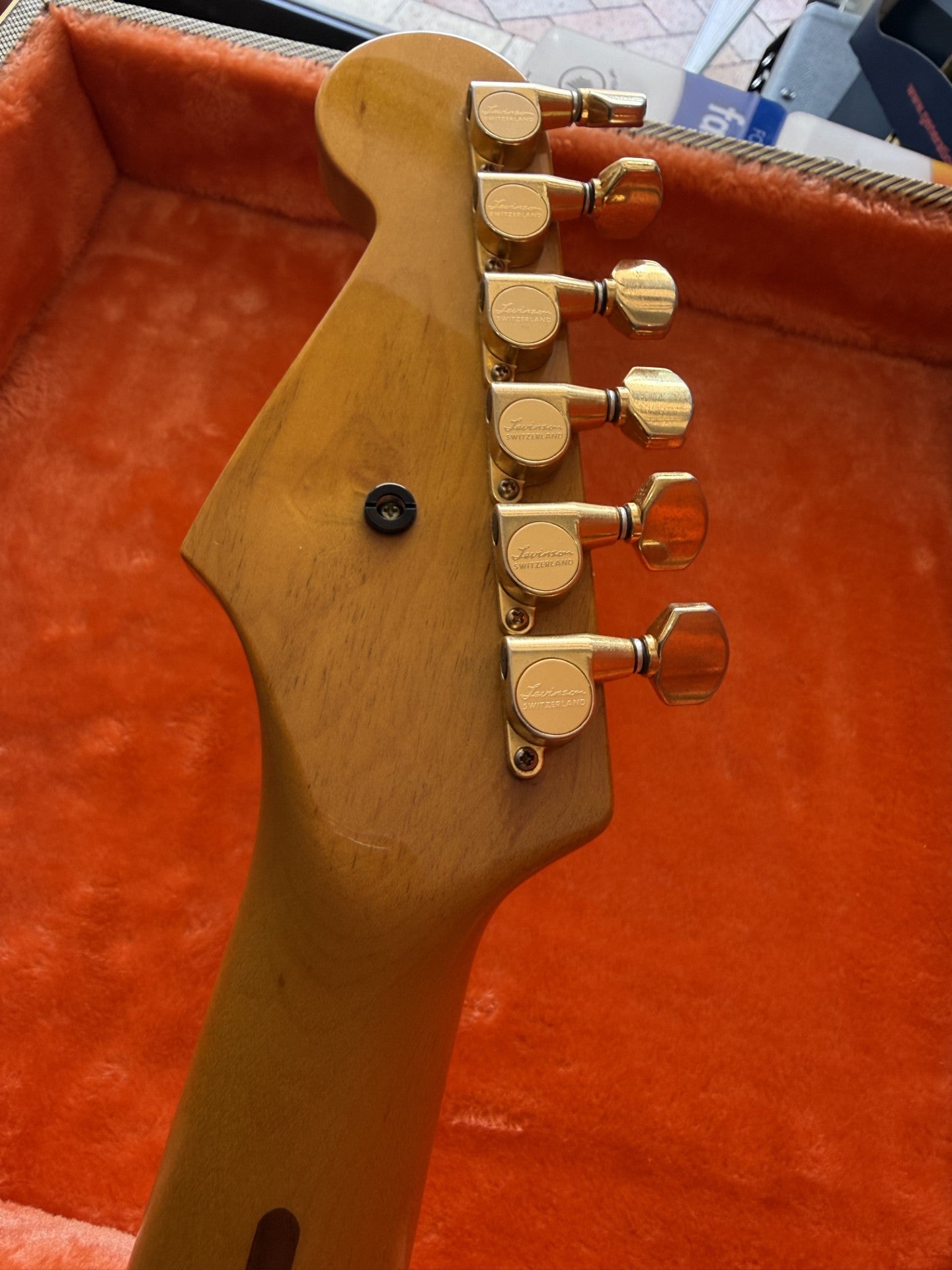 LEVINSON BLADE RH4 SEN ASH BODY MAPLE NECK W/TWEED CASE (Pre-Loved)