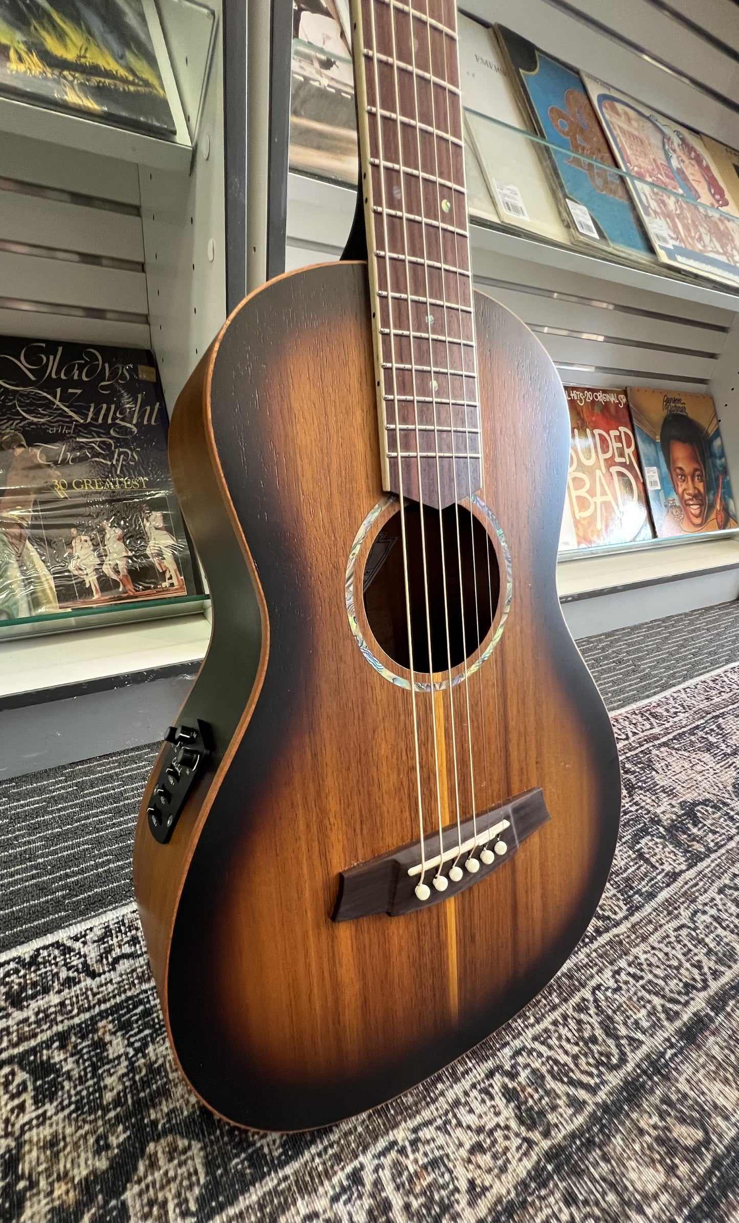 COLE CLARK PARLOUR MINI ALL BLACKWOOD - SUNBURST W/ GIG BAG