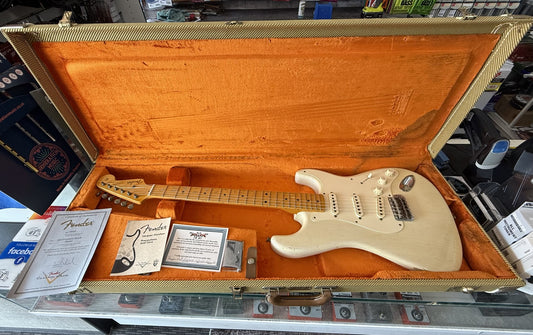 FENDER 1956 RELIC CUSTOMSHOP Stratocaster WITH CASE & CANDY - PRE-LOVED