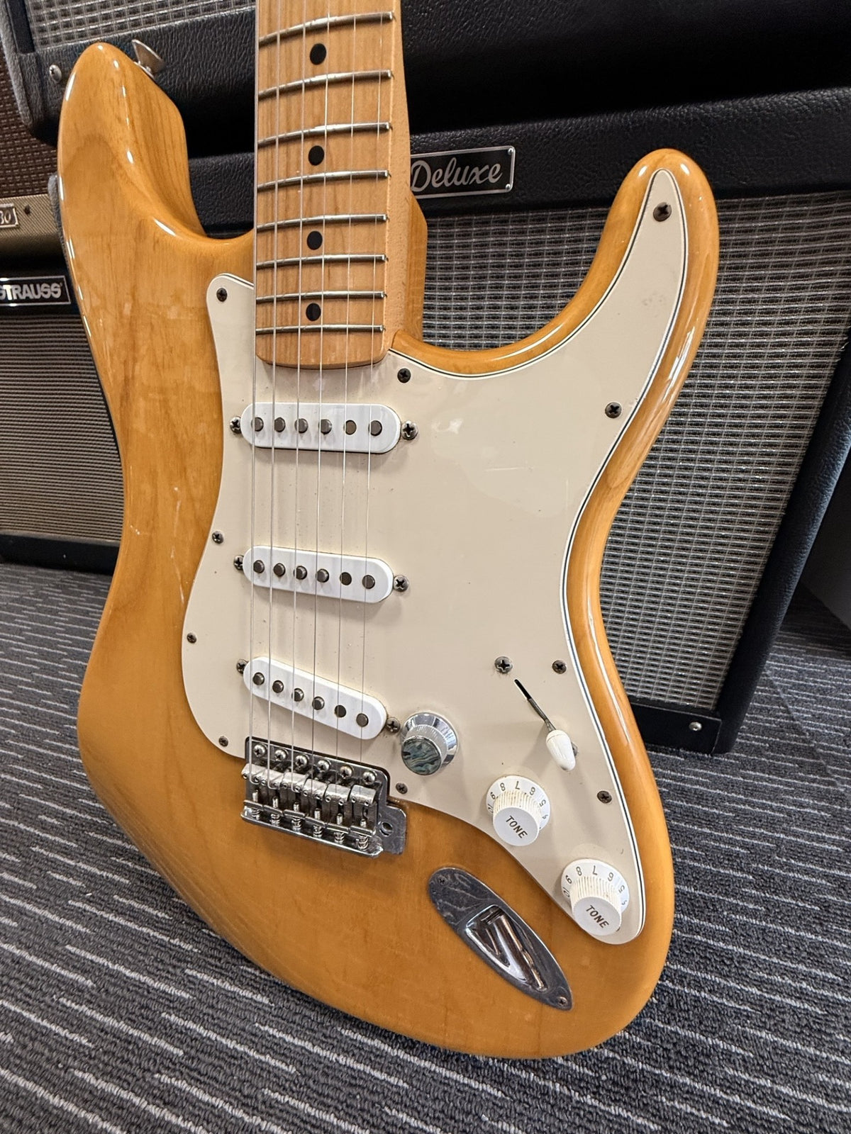 FENDER MEXICAN CLASSIC 70'S SERIES STRAT WITH GIG BAG - SECONDHAND