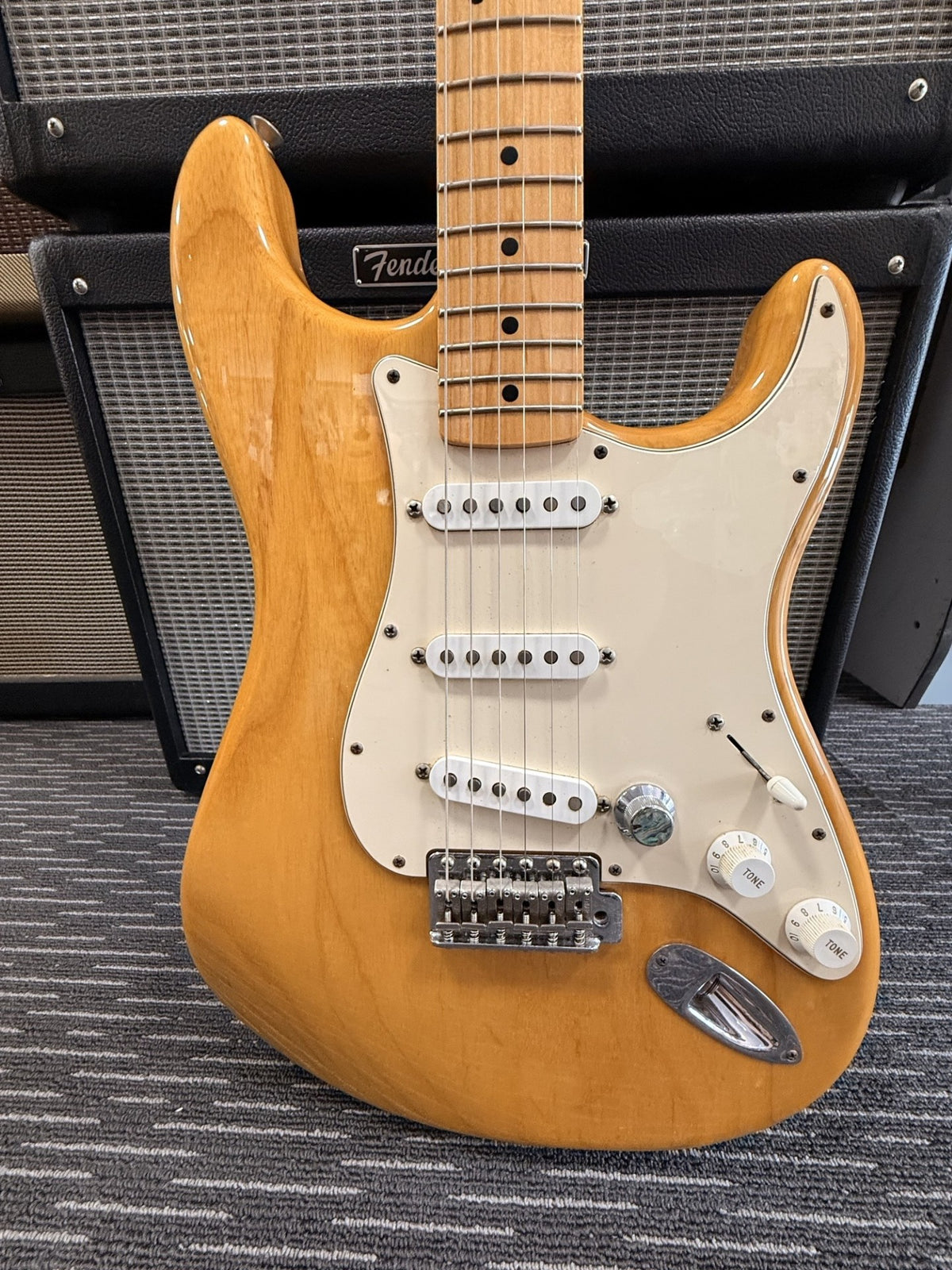 FENDER MEXICAN CLASSIC 70'S SERIES STRAT WITH GIG BAG - SECONDHAND