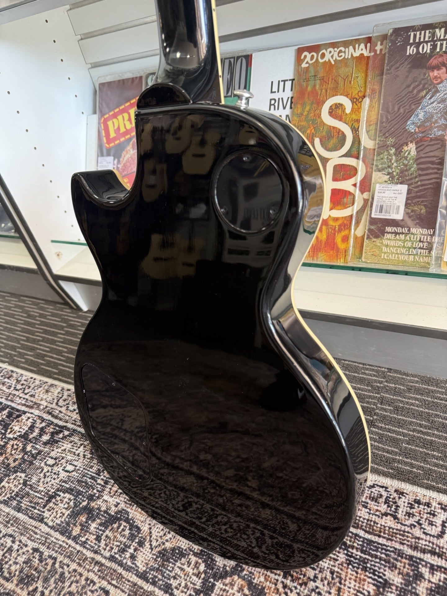 GIBSON LES PAUL CLASSIC - GLOSS BLACK MADE IN 2020/21