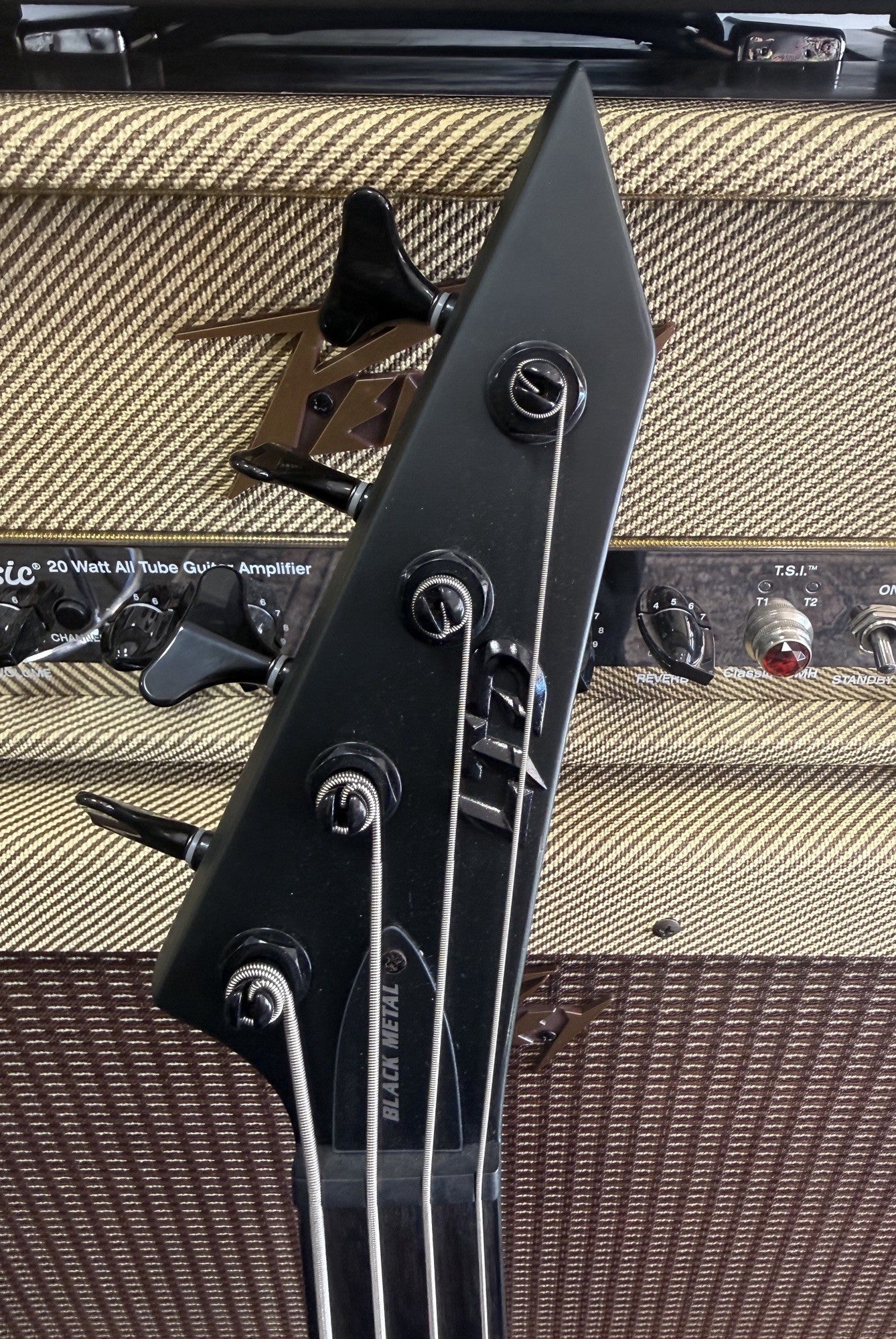 LTD M-4 BLACK METAL BASS WITH MAMMOTH DLX BAG - SECONDHAND