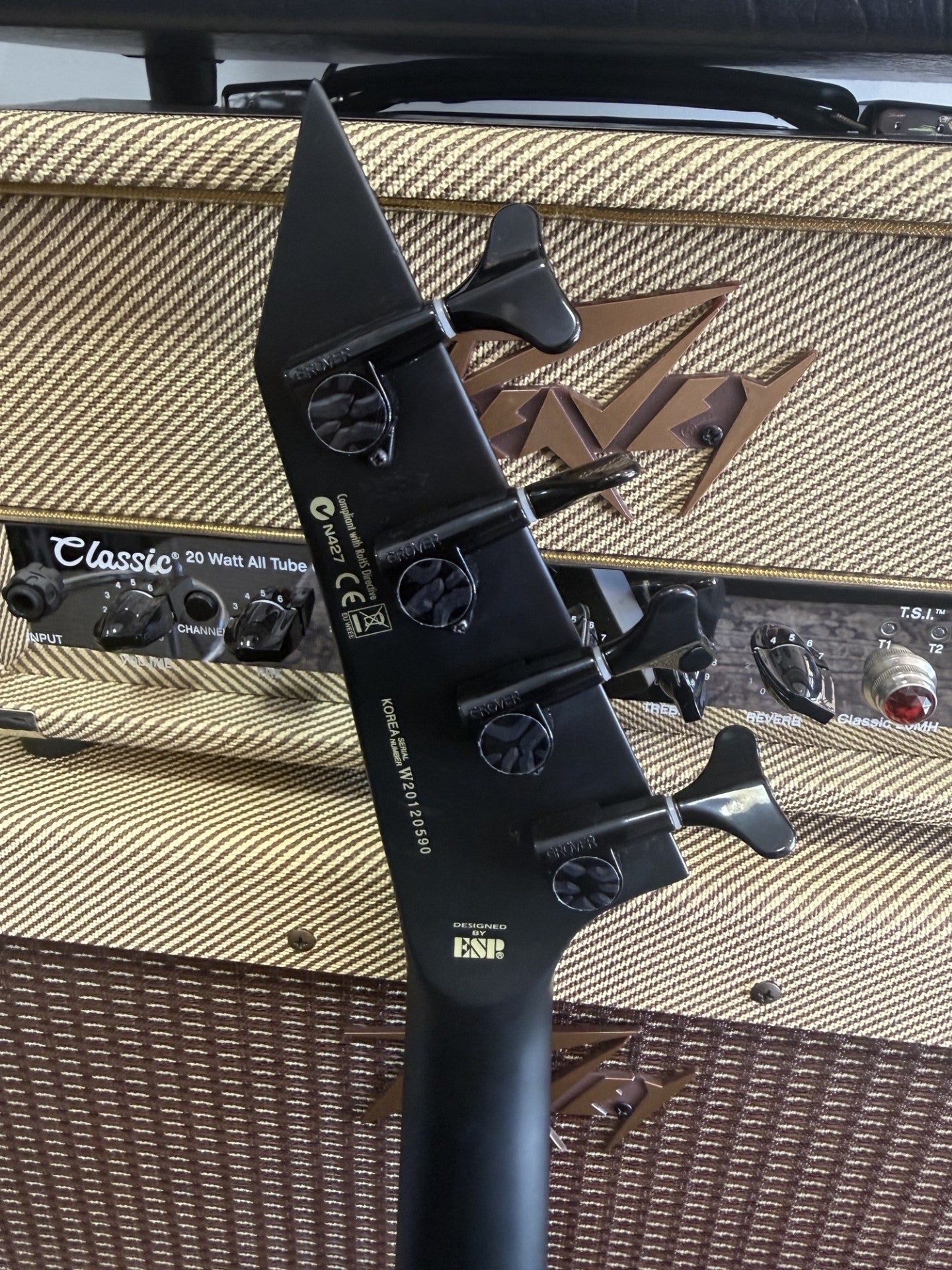 LTD M-4 BLACK METAL BASS WITH MAMMOTH DLX BAG - SECONDHAND