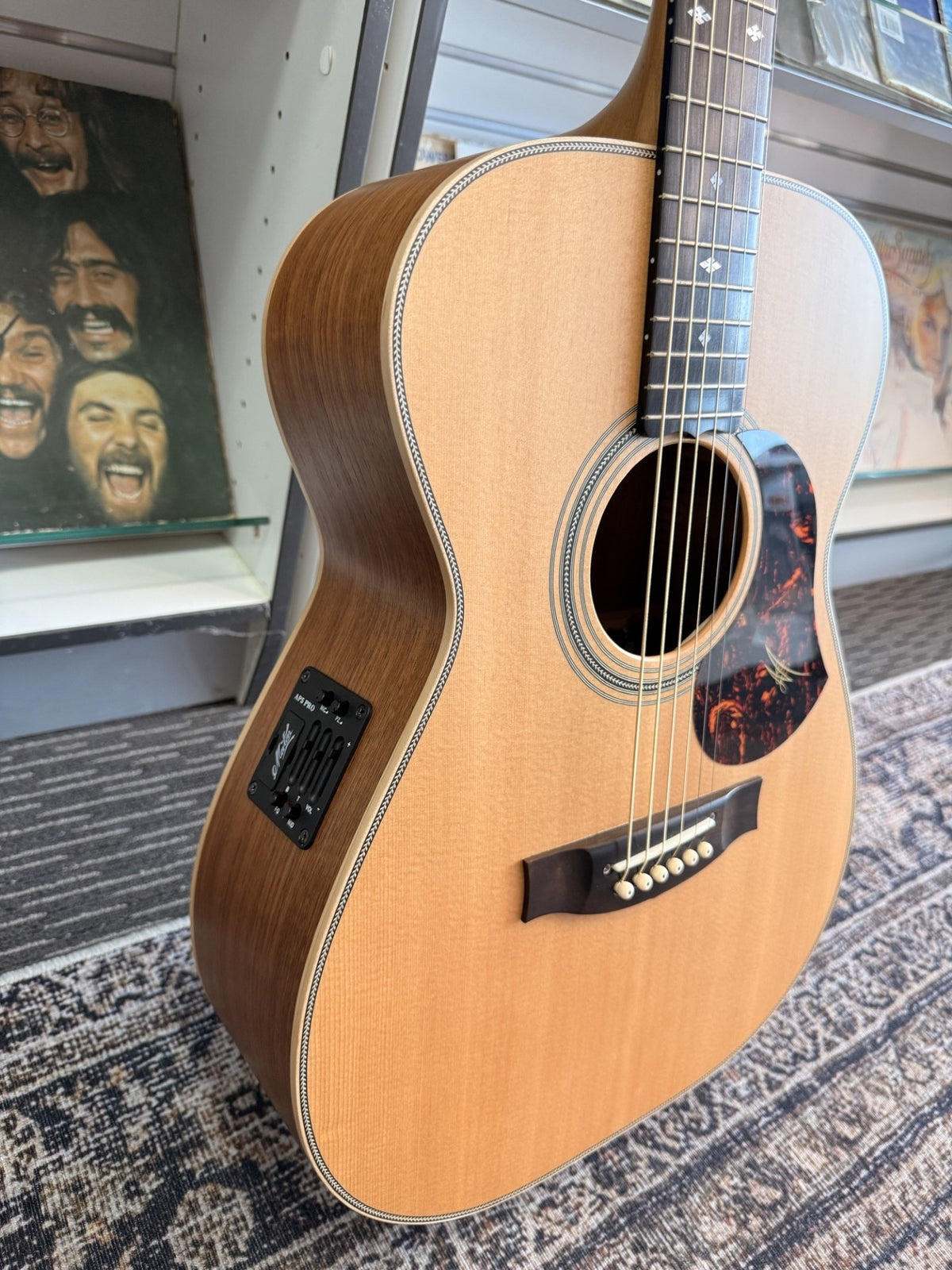 MATON EBG808 ARTIST ACOUSTIC/ELECTRIC WITH CASE SECONDHAND