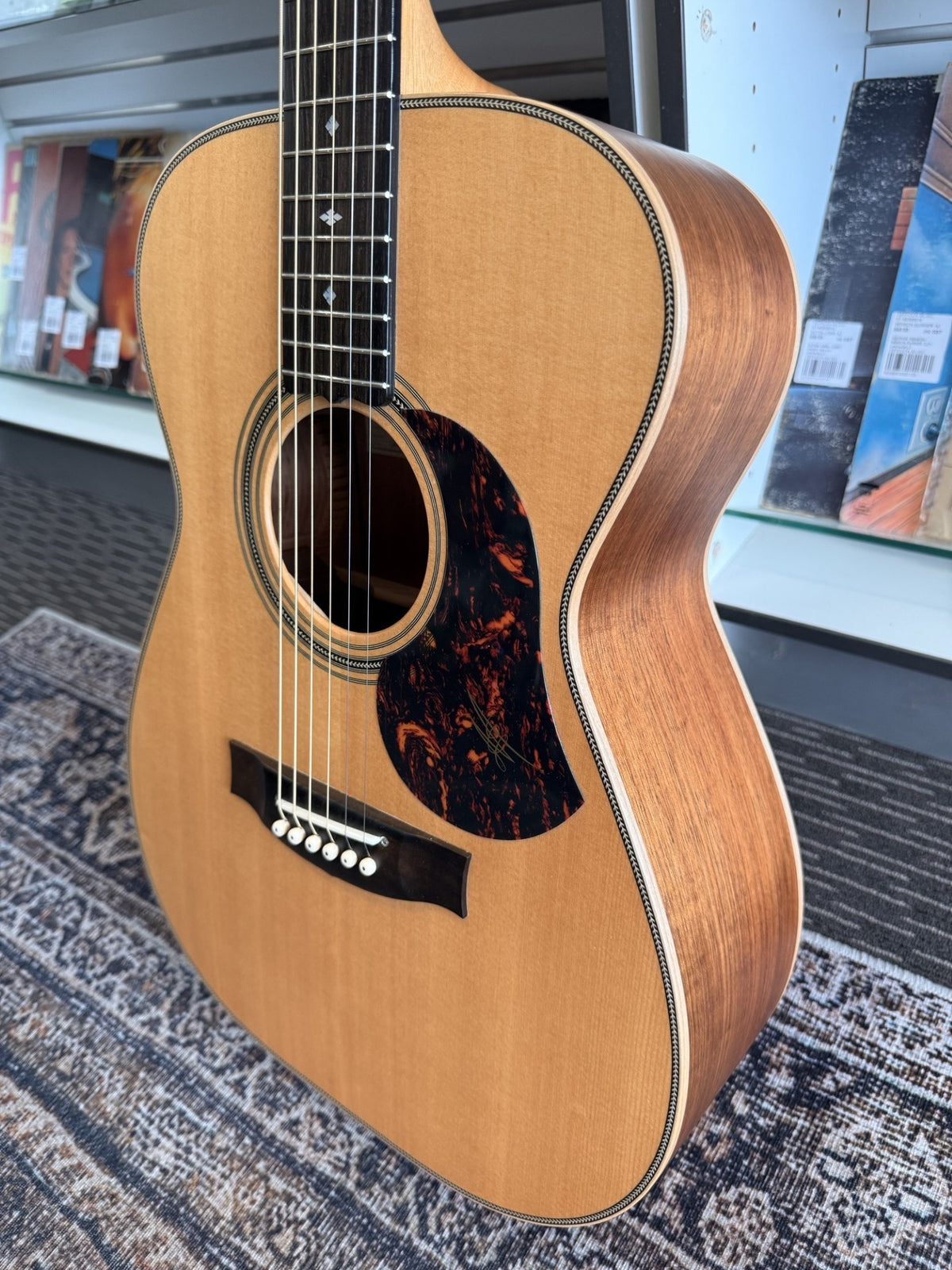 MATON EBG808 ARTIST ACOUSTIC/ELECTRIC WITH CASE SECONDHAND