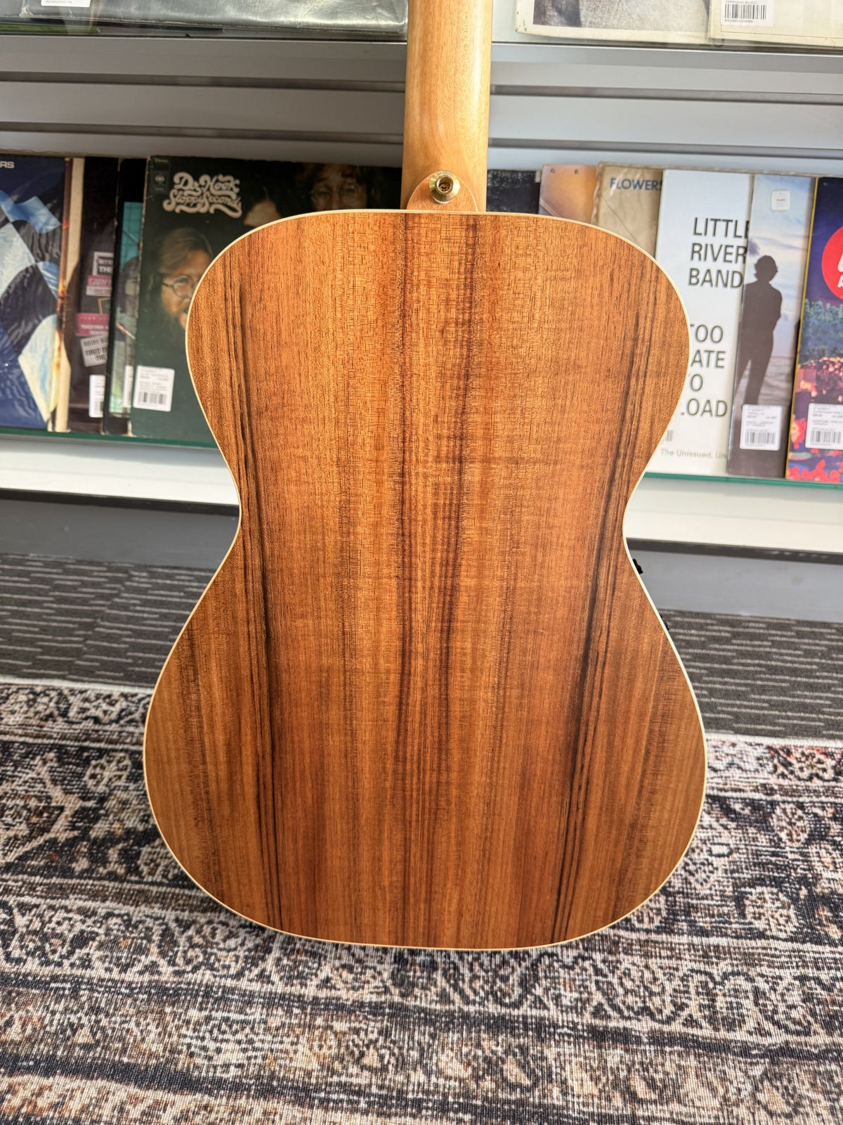 MATON EBG808 ARTIST ACOUSTIC/ELECTRIC WITH CASE SECONDHAND