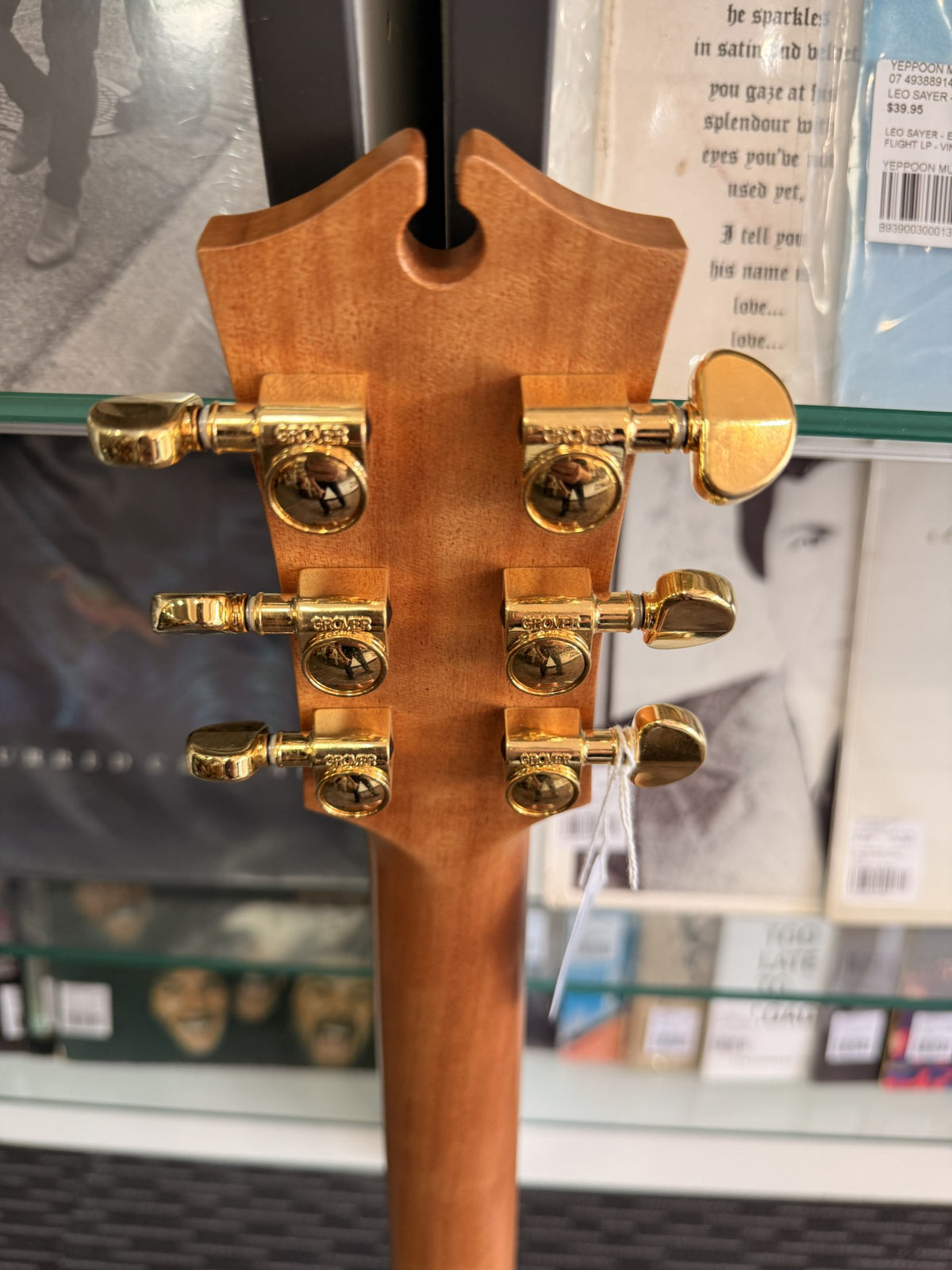 MATON EBG808 ARTIST ACOUSTIC/ELECTRIC WITH CASE SECONDHAND