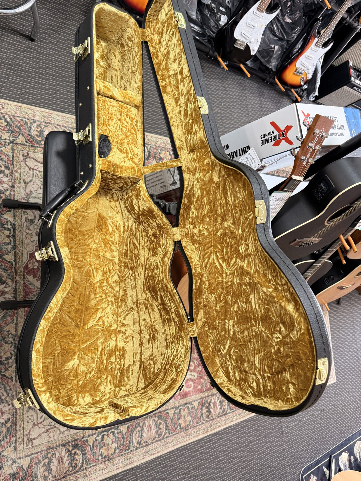 MATON EBG808 ARTIST ACOUSTIC/ELECTRIC WITH CASE SECONDHAND