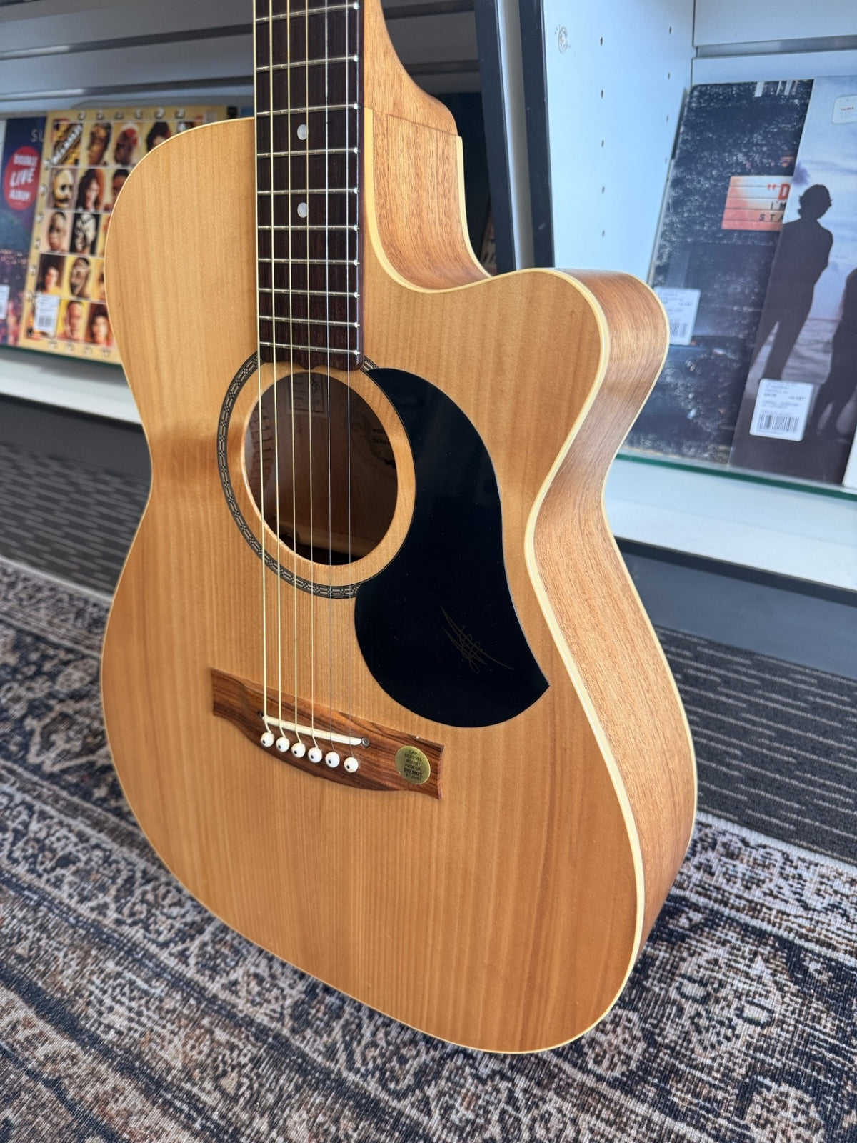 MATON PERFORMER ACOUSTIC/ELECTRIC W/CASE Made in 2017