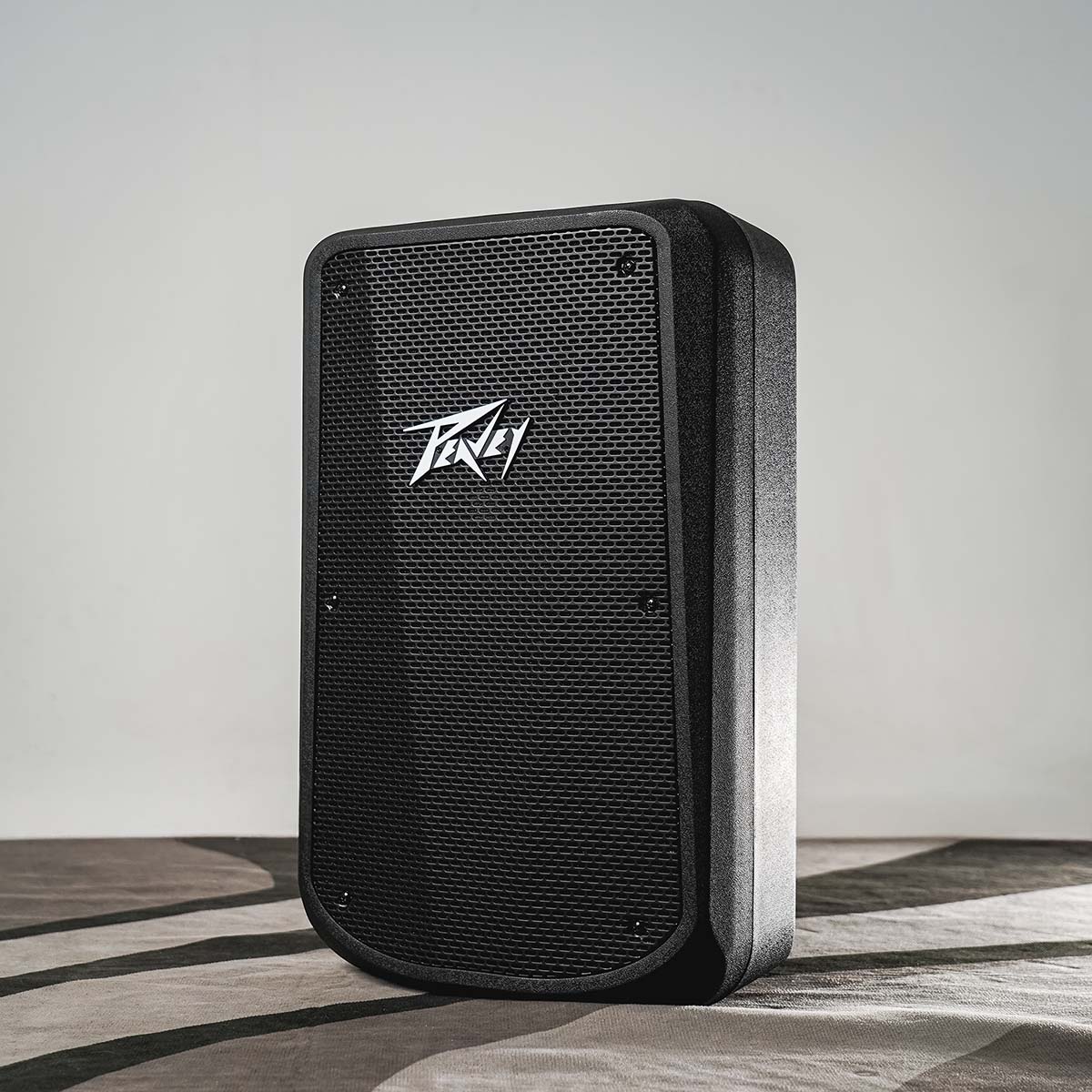 Peavey PBK Series 450W Powered 12" Loudspeaker
