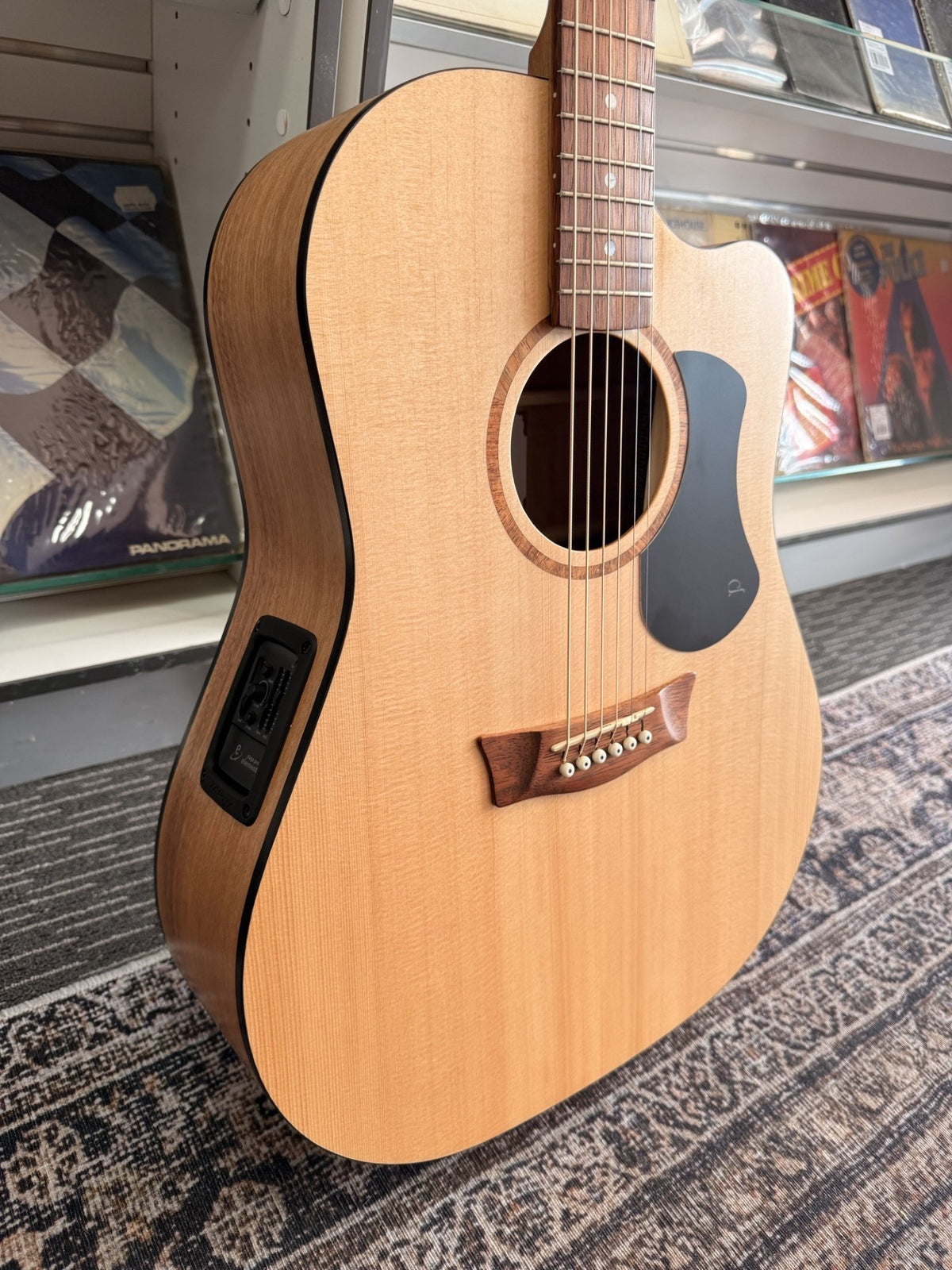 PRATLEY CLASSIC SERIES DREADNOUGHT - SPRUCE/MAPLE - SECOND HAND