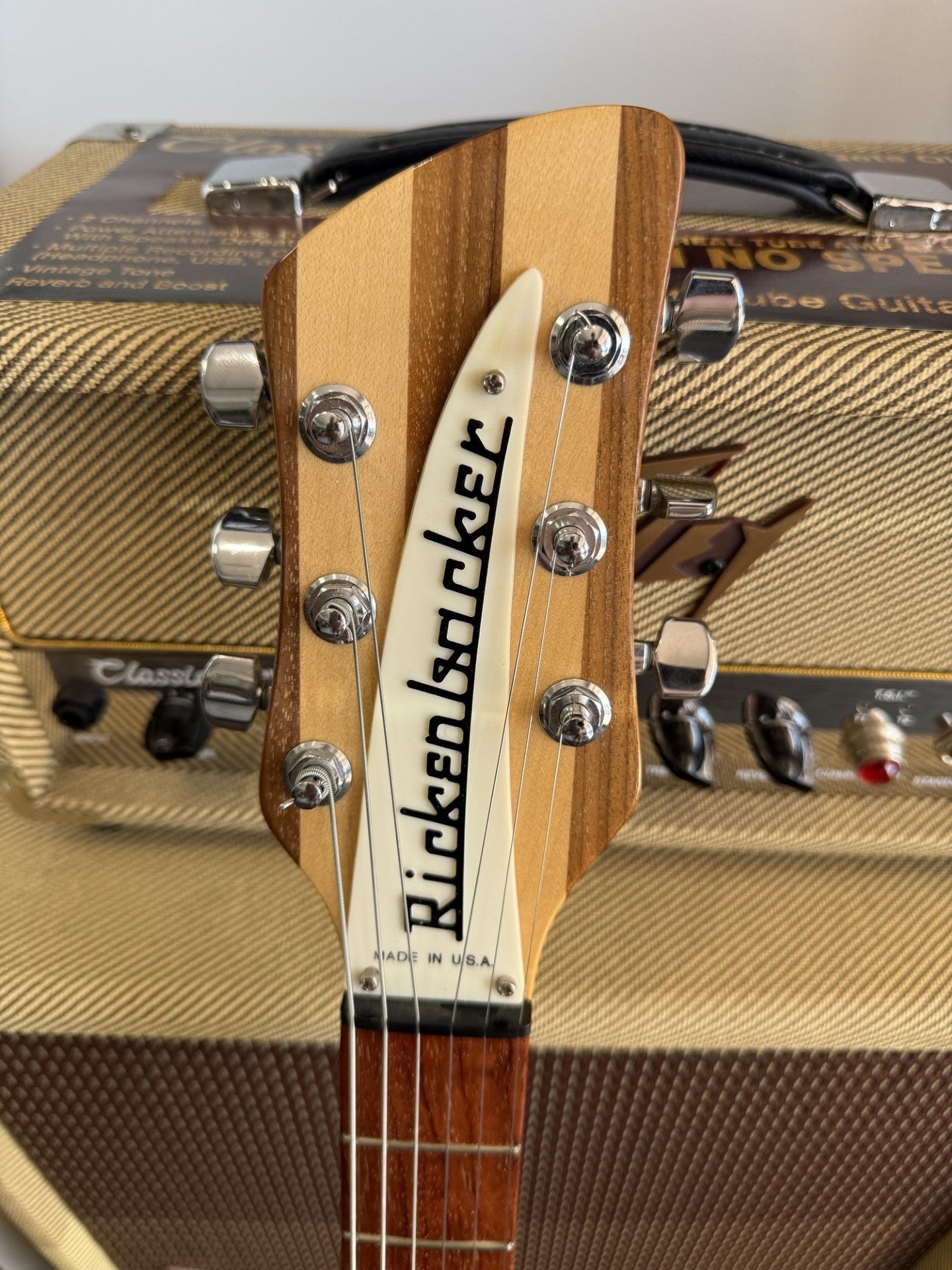 RICKENBACKER 330 MODEL IN MAPLEGLO FINISH - MADE IN 2008