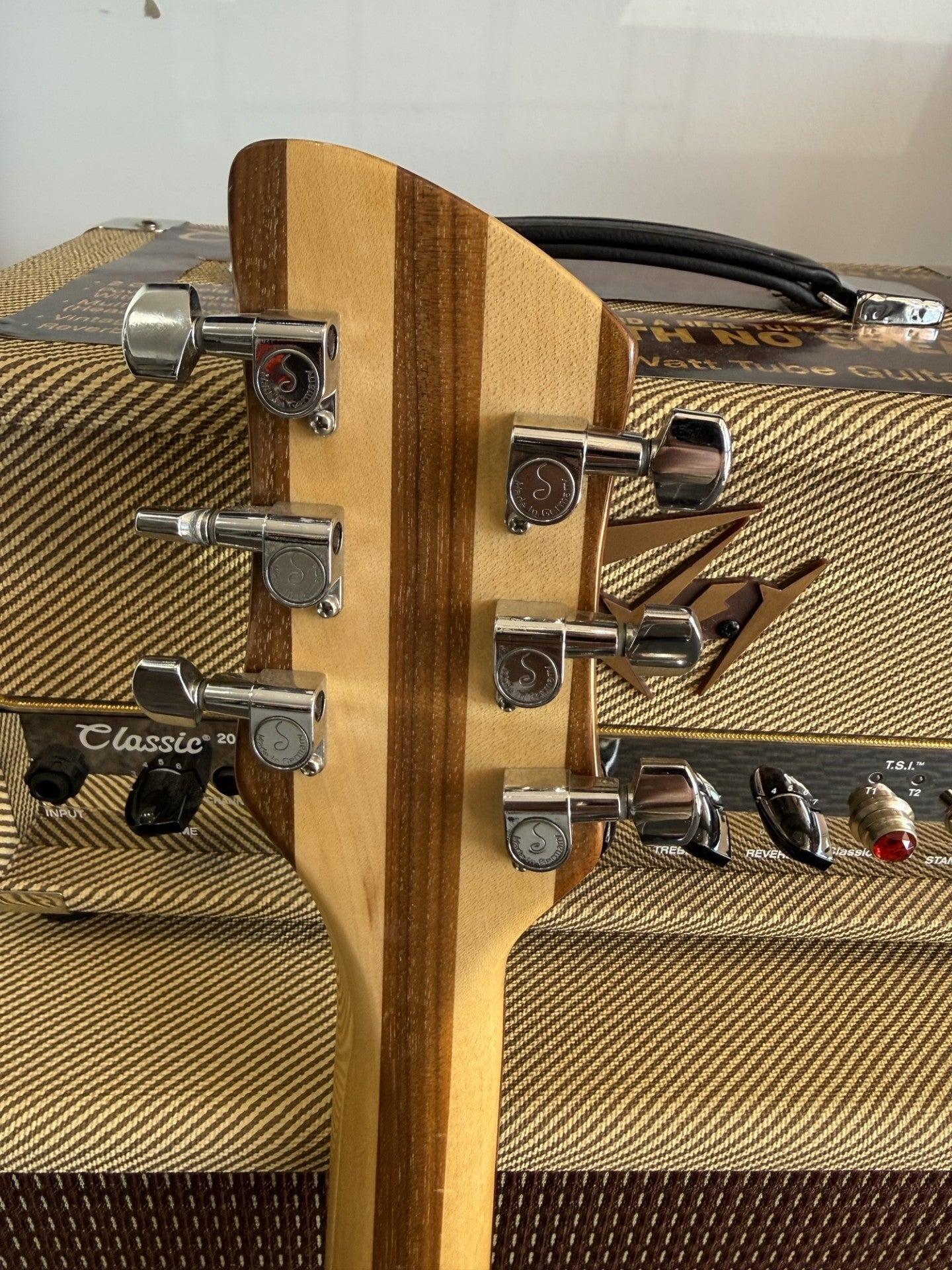 RICKENBACKER 330 MODEL IN MAPLEGLO FINISH - MADE IN 2008