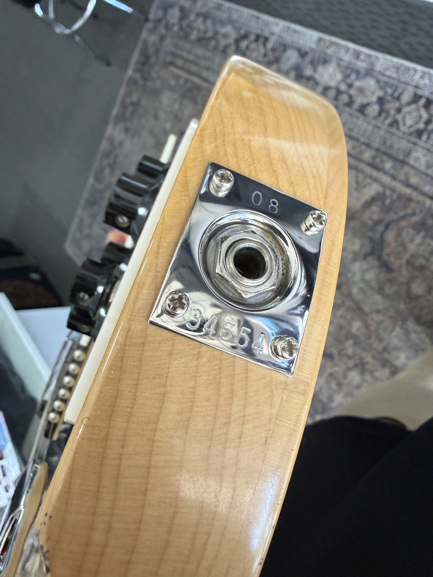 RICKENBACKER 330 MODEL IN MAPLEGLO FINISH - MADE IN 2008