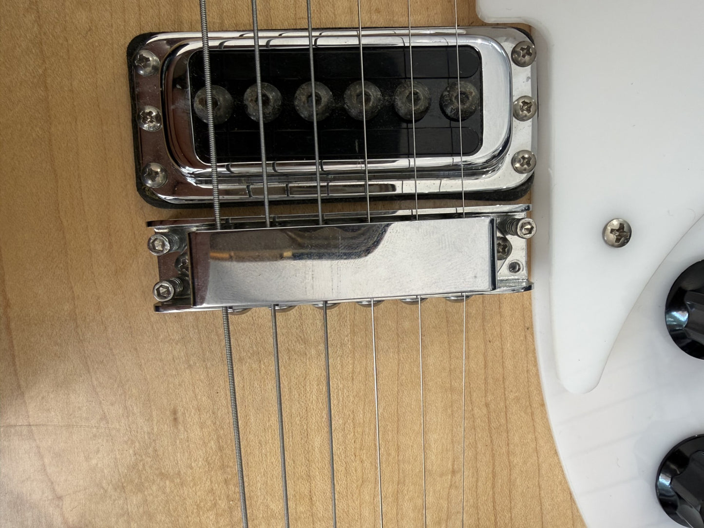 RICKENBACKER 330 MODEL IN MAPLEGLO FINISH - MADE IN 2008