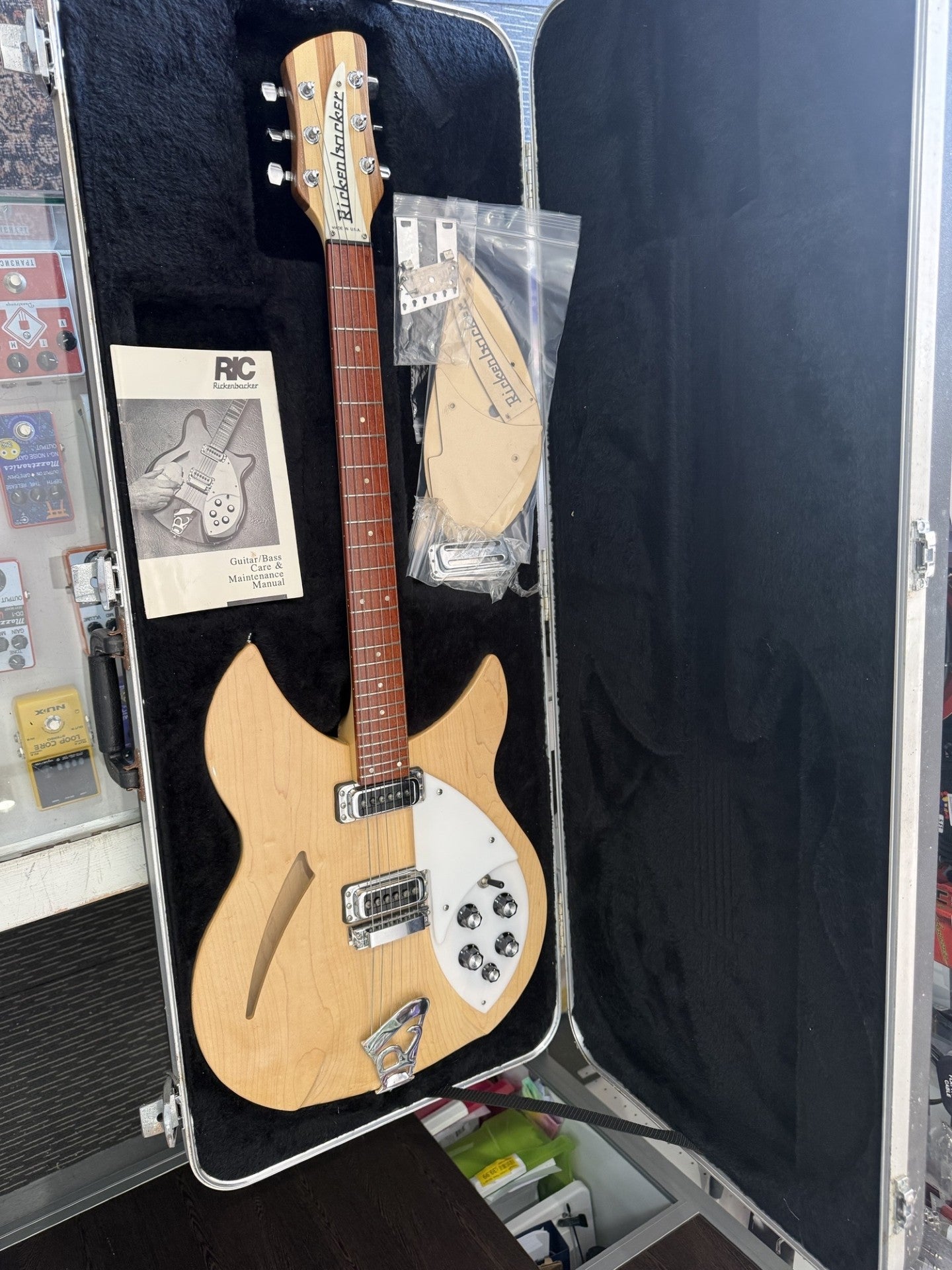 RICKENBACKER 330 MODEL IN MAPLEGLO FINISH - MADE IN 2008