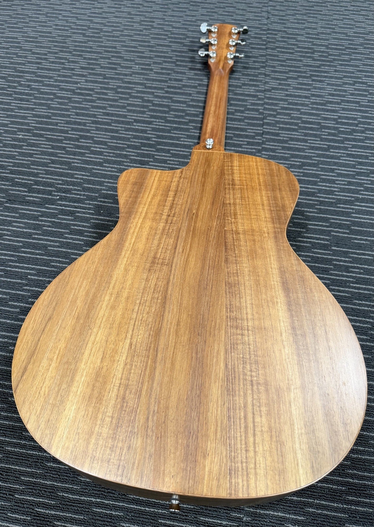 Cole Clark Studio series AN1EC - All Solid Blackwood with Dlx Gig Bag