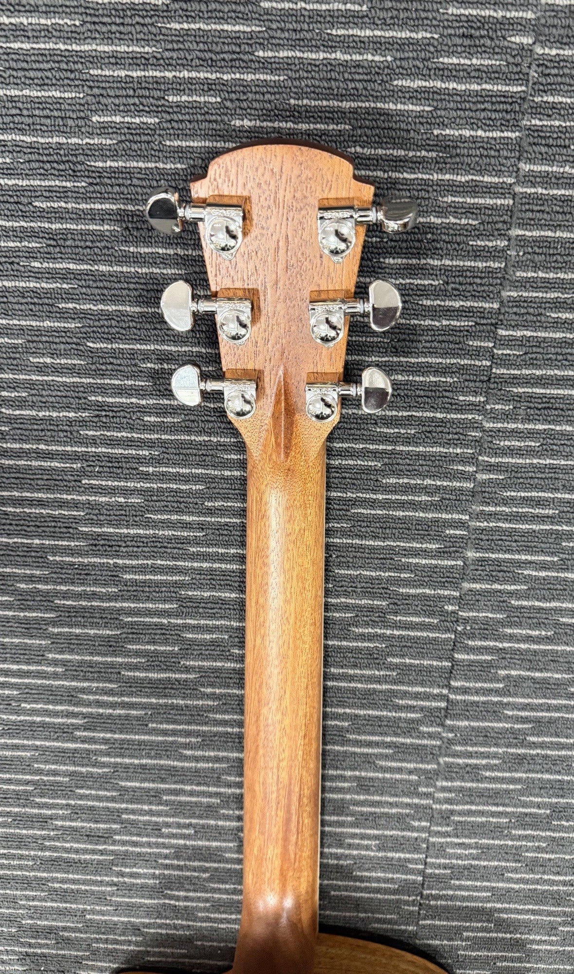 Cole Clark Studio series AN1EC - All Solid Blackwood with Dlx Gig Bag