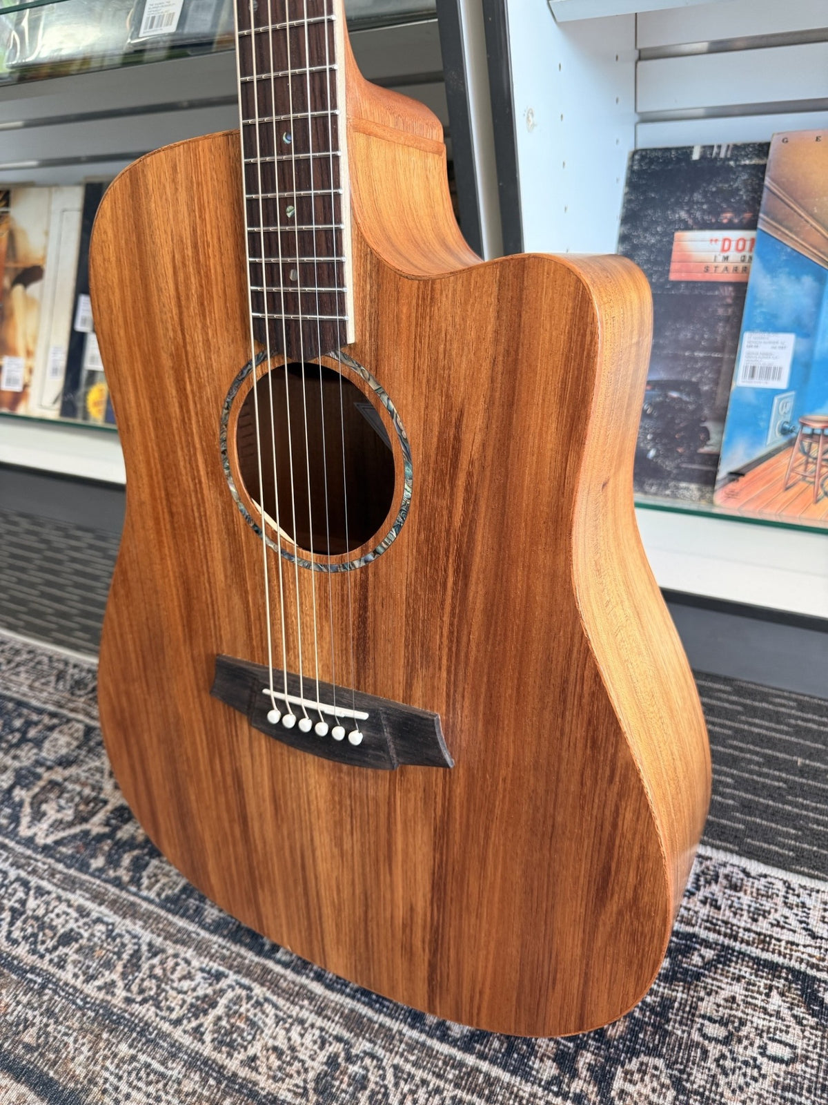 Cole Clark Studio series FL1EC - All solod Blackwood Acoustic/electric with Dlx Bag