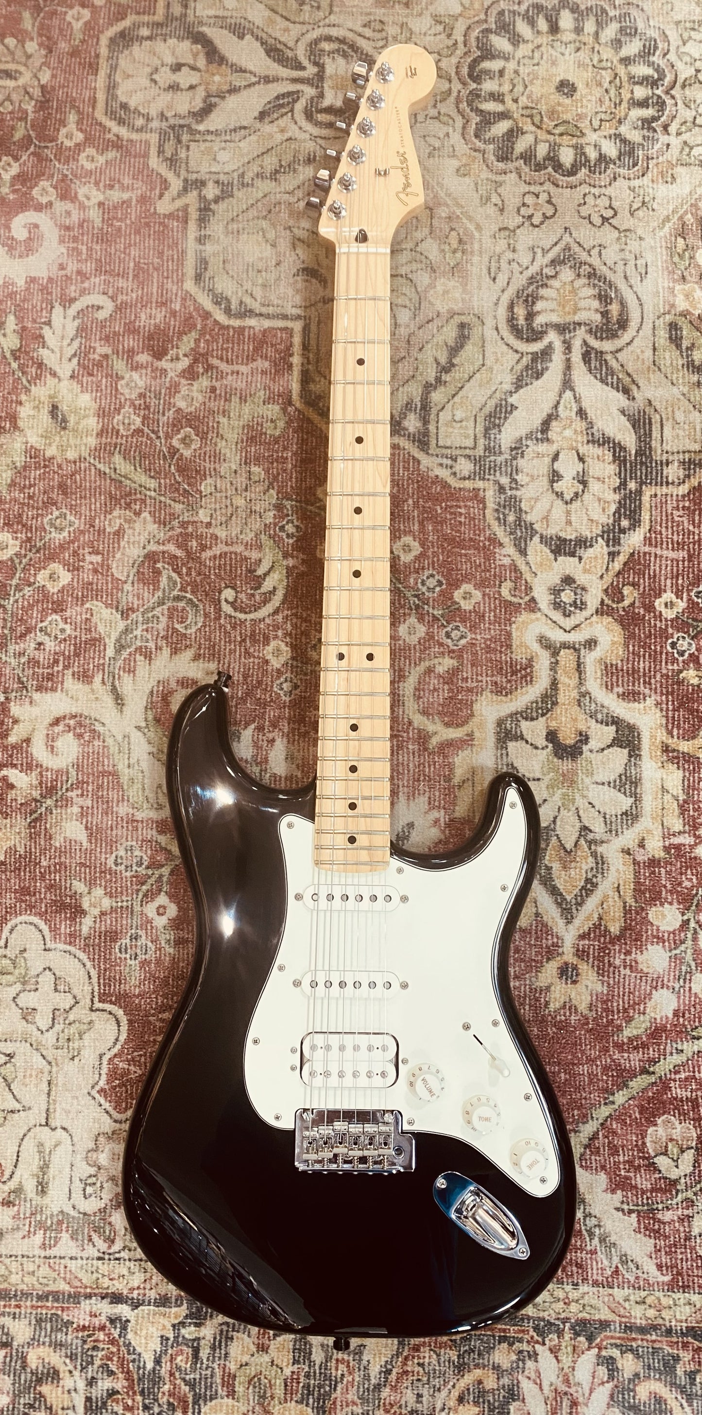 FENDER PLAYER SERIES BLACK STRAT HSS WITH CASE - PRELOVED