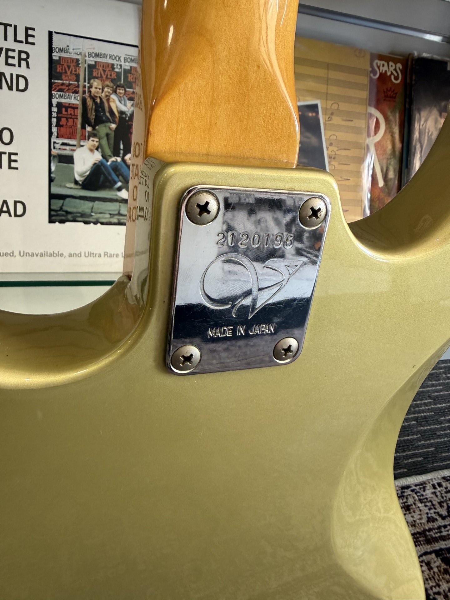 VANTAGE AVENGER BASS - Made in the 1980's JAPAN WITH HARDCASE
