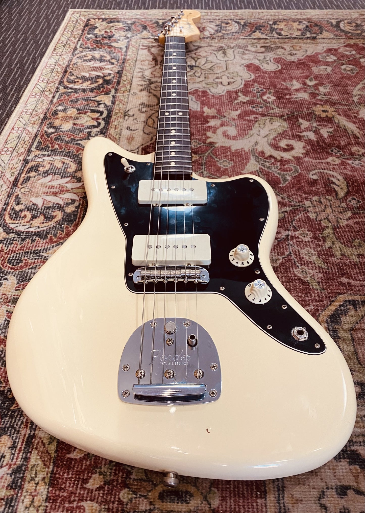 FENDER JAZZMASTER PRO SERIES WITH CASE - Olympic WHITE (Pre-Loved)