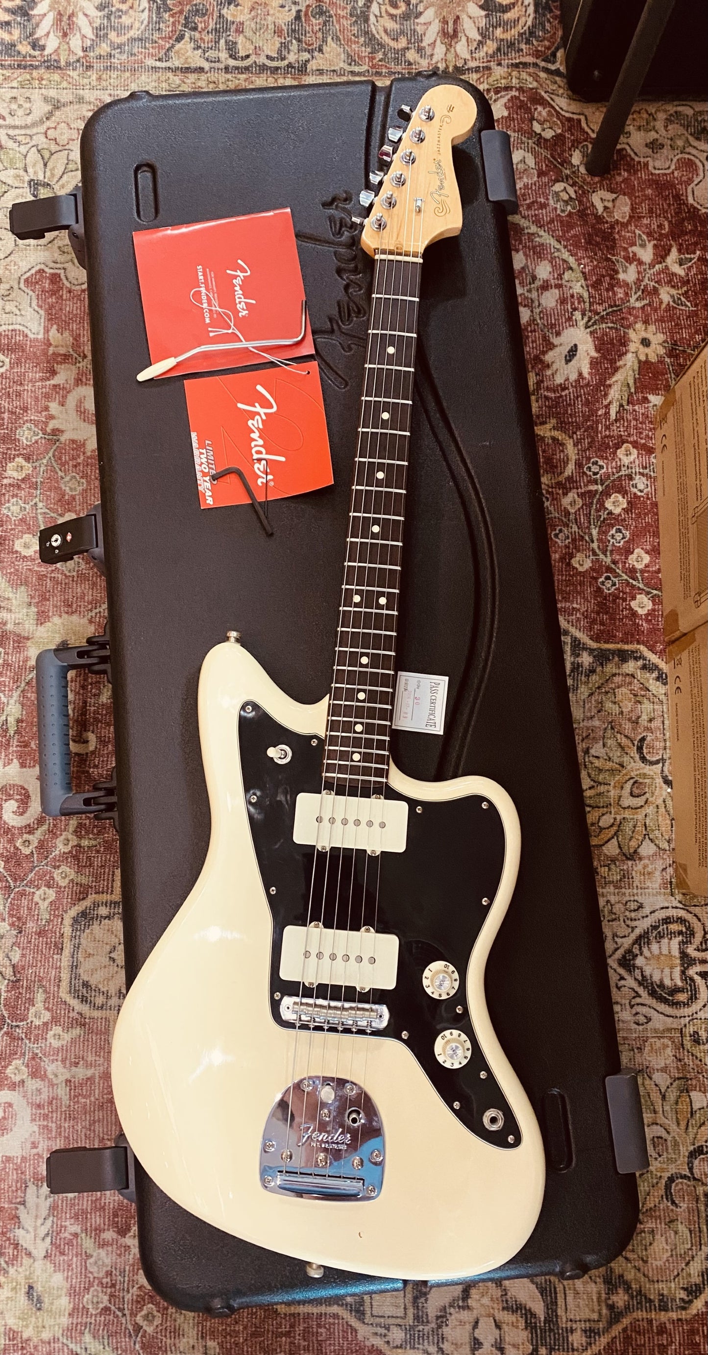 FENDER JAZZMASTER PRO SERIES WITH CASE - Olympic WHITE (Pre-Loved)