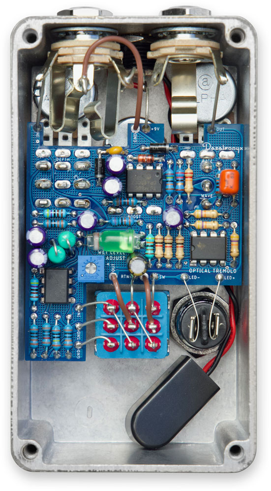 DAZATRONYX OPTICAL TREMOLO EFFECTS PEDAL